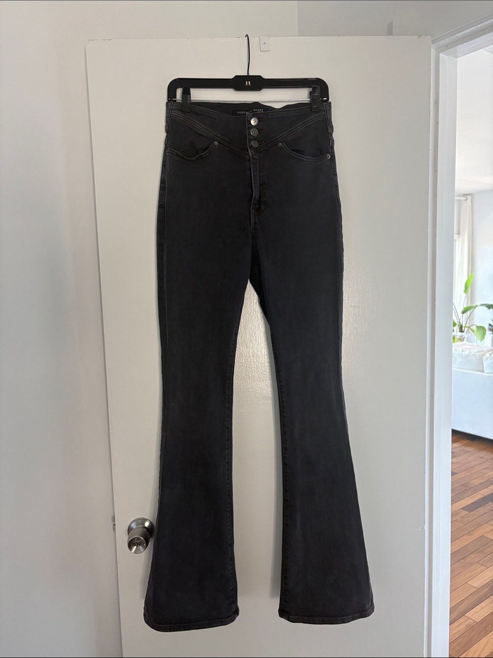 VERONICA BEARD Beverly Black Flared Jeans